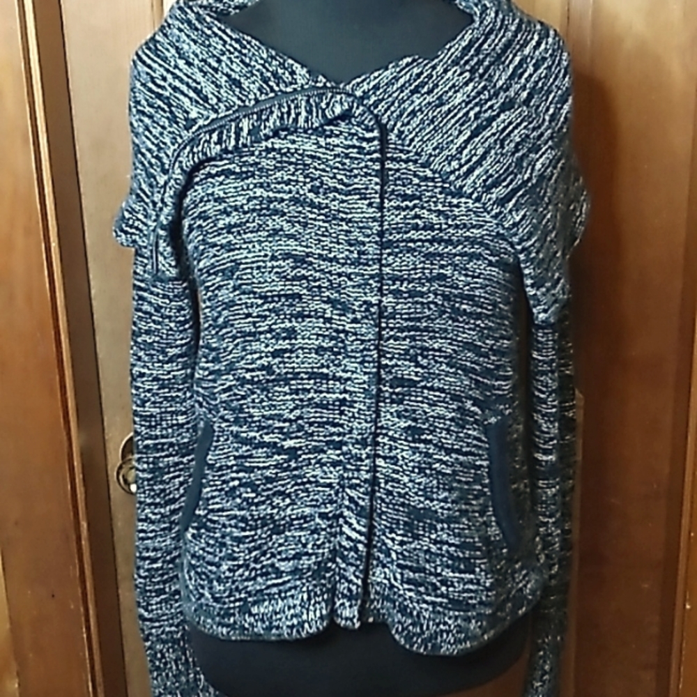 American Eagle Knitted Zip Up Front Black and White Sweater Size M